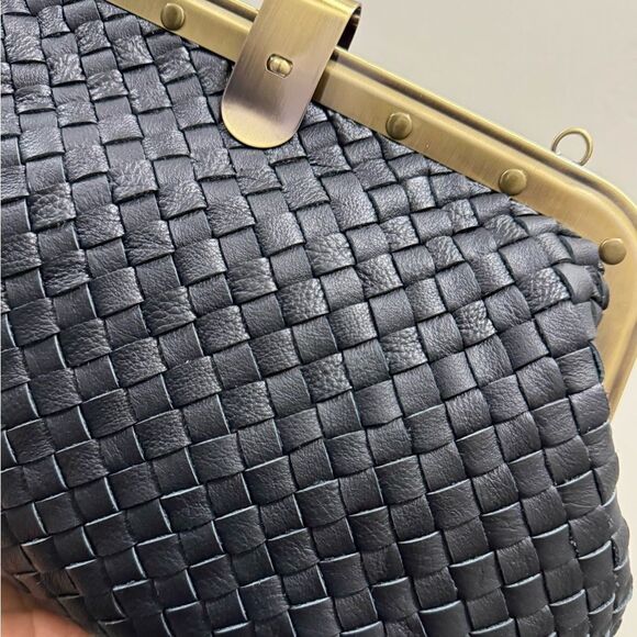 Black Premium Woven Cowhide Retro Metal Frame & Push Lock Handbag, Crossbody - Picture 16 of 16